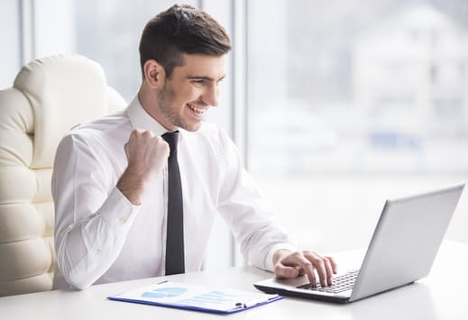 Blogbeiträge bestellen: Manager will Artikel erstellen lassen. Das Online-Angebot der Textwerkstatt Punktgenau erfreut ihn.